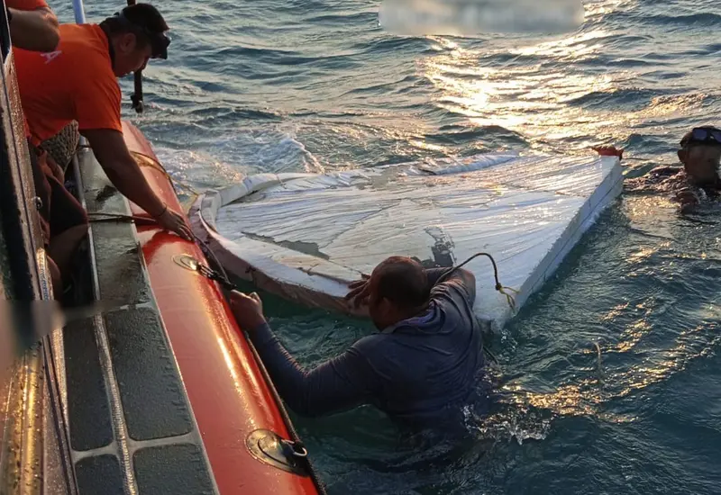 Marina de México en acción: cuatro pescadores a salvo tras volcadura.