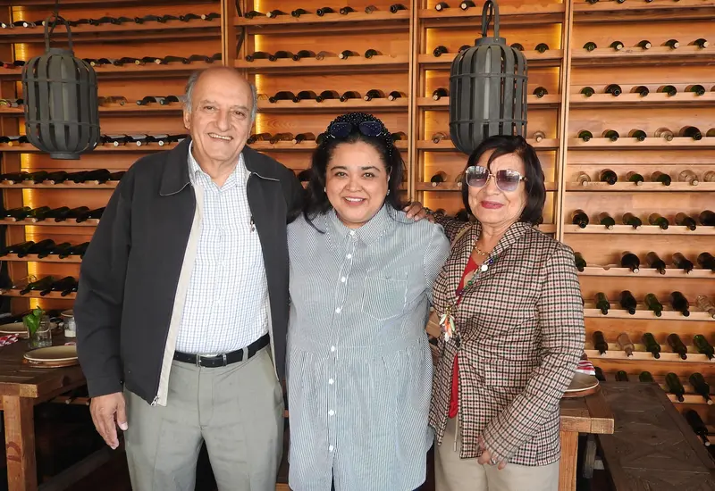 El notario público Víctor Manuel Gómez Albores, la notaria pública, Karla Karina Gómez Jarquín y la licenciada Delma Concepción Ramírez Ambrosy.