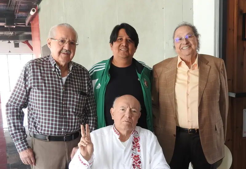 El doctor Juan Díaz Pimentel, el maestro Fernando Andriacci, el licenciado Ericel Gómez Nucamendi y el licenciado David Rogelio Colmenares Páramo se reunieron para compartir un desayuno y una buena charla.