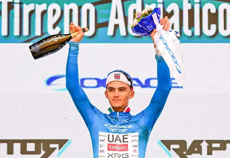 El mexicano Isaac del Toro terminó segundo en la Etapa 2 de la Tirreno-Adriático 2026.