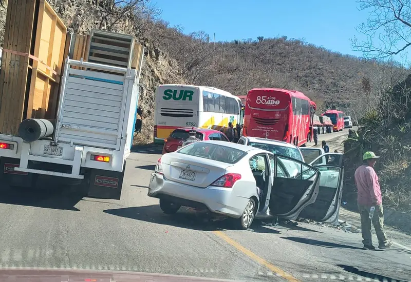 Docente fallece en hospital tras brutal colisión vehicular.