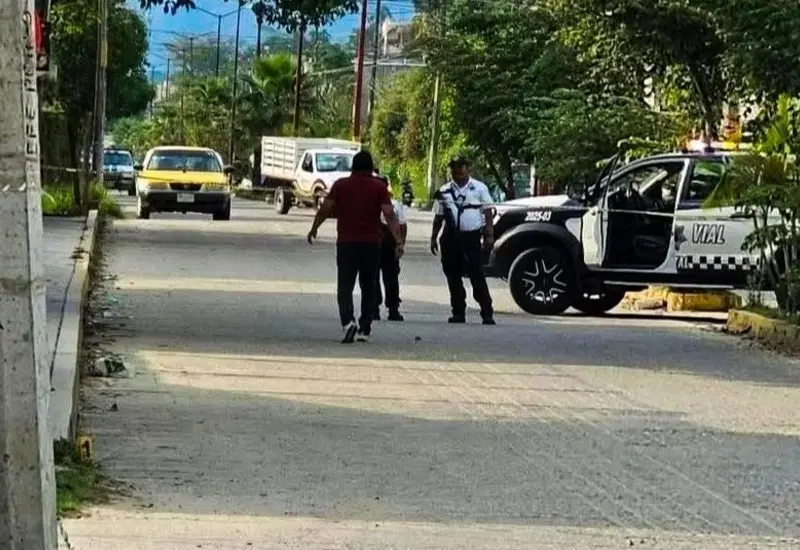 Sicarios irrumpen en depósito y ejecutan a agente municipal en Oaxaca.