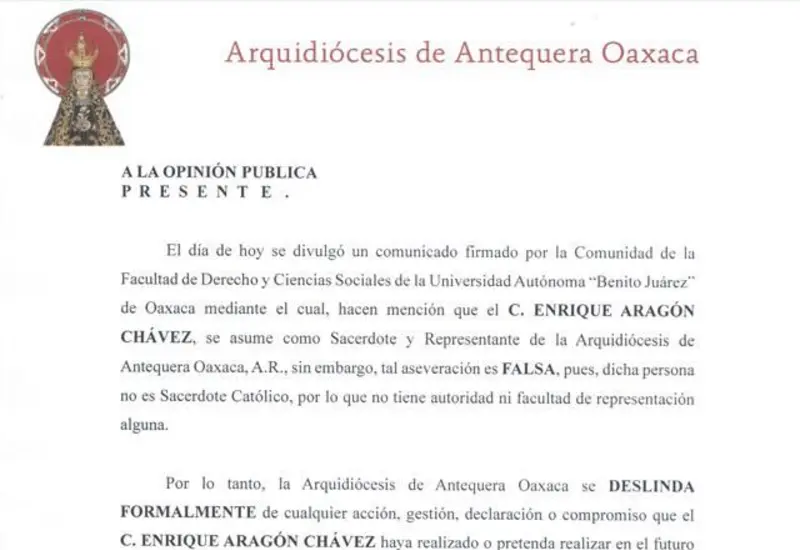 Fachada de la Facultad de Derecho y Ciencias Sociales de la UABJO, en medio del conflicto que involucra a un supuesto sacerdote.
