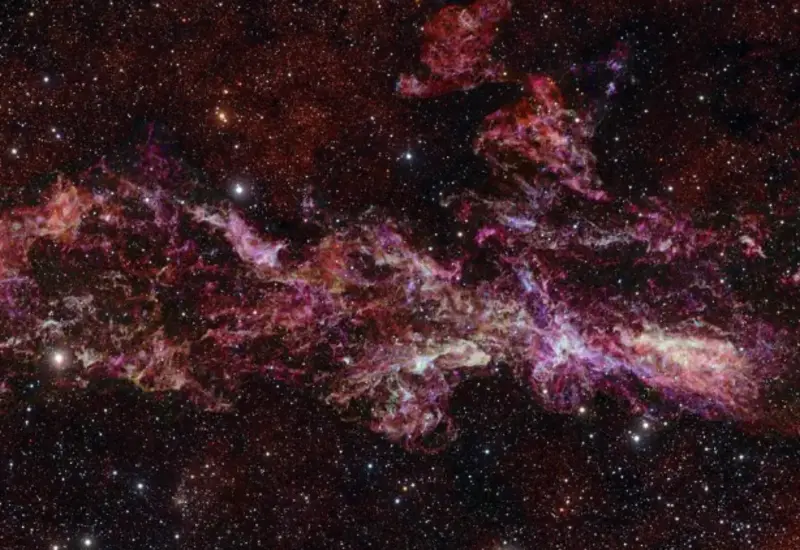 Visualización científica que ilustra el 'esqueleto' invisible del universo, un descubrimiento revelado por un nuevo censo que sorprendió a la comunidad científica.
