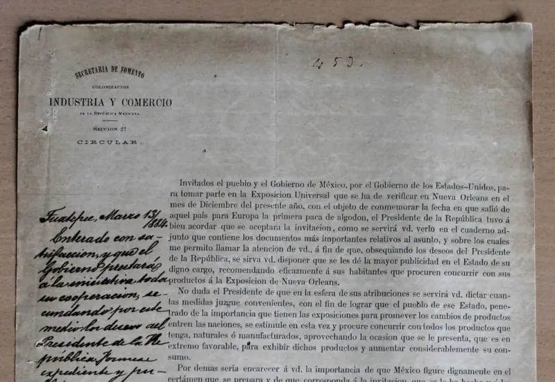 Documento histórico que funge como comunicado oficial sobre la participación de México en la Exposición Universal de Nueva Orleans en 1884.