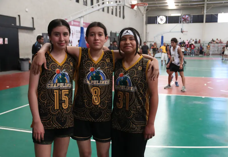 El equipo femenil del Club Chapulines durante su participación en el torneo Estatal de basquetbol en la modalidad 3x3.