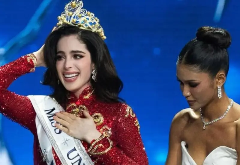 Fátima Bosch, Miss Universo, responde a las críticas sobre su corona durante una presentación en la Universidad de Harvard, donde aseguró que trabajó duro para ganar.