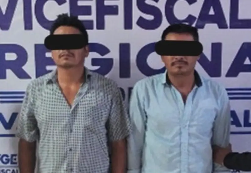 Los dos hermanos que fueron vinculados a proceso por el delito de homicidio cometido en Ocotlán, Oaxaca, tras ser detenidos.