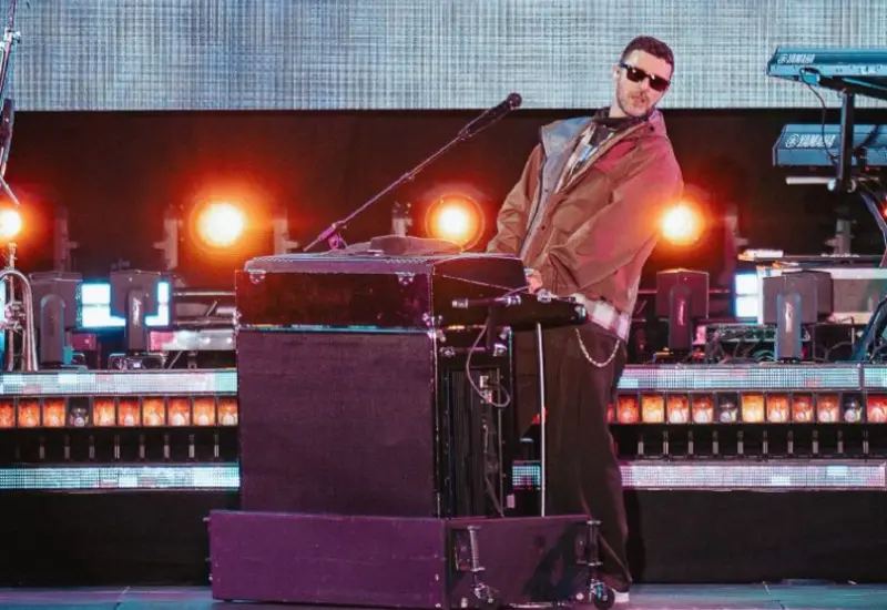 Fotograma de una cámara policial que muestra el momento en que el cantante Justin Timberlake es detenido por las autoridades.