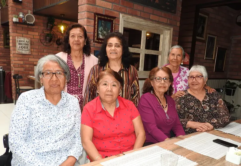 Laura Chávez celebra su cumpleaños, rodeada del cariño de sus amigas Lili Bautista, Silvia Cervantes, Lulú Navarro, Elia Jiménez y más.