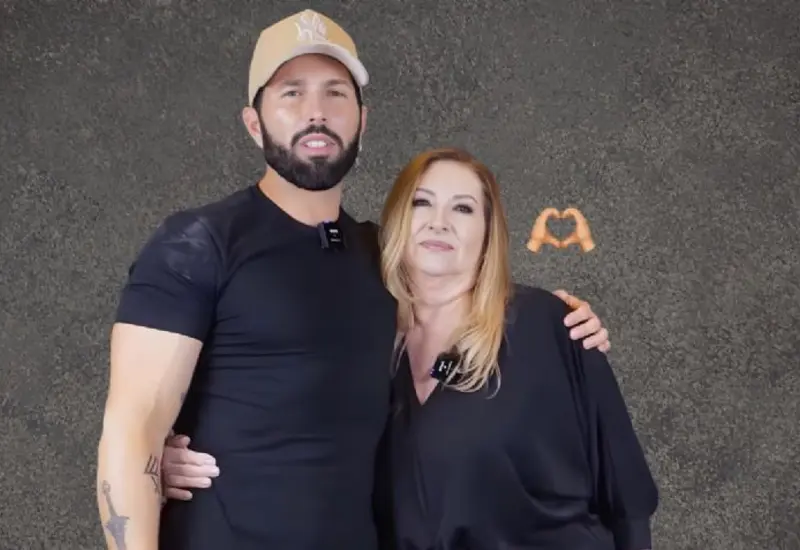 La mamá de Poncho De Nigris, visiblemente afectada, expresa que la familia se siente perseguida y vulnerable y demandará a 'Regio Parce'.