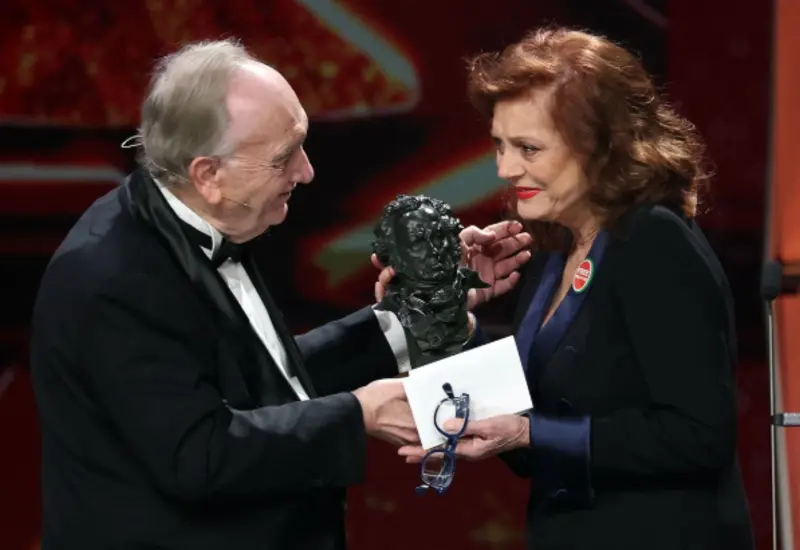 La actriz estadounidense Susan Sarandon durante la ceremonia de los Premios Goya, donde fue galardonada con un reconocimiento especial por su trayectoria.
