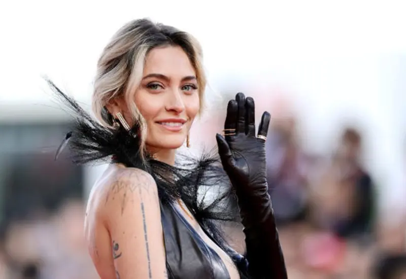 Paris Jackson reclama casi 464 mil dólares en intereses acumulados.