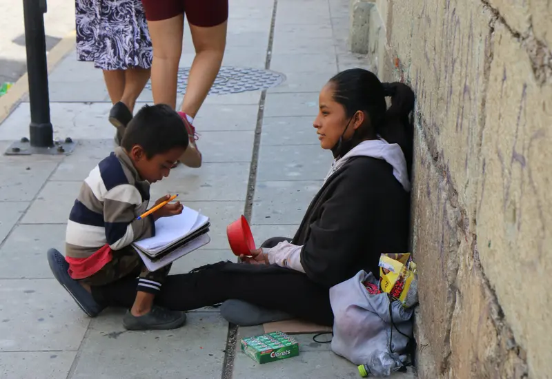 Niñez oaxaqueña en crisis: pobreza, salud y educación en riesgo.