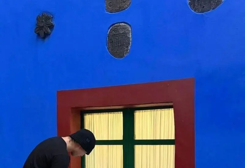 El líder de BTS dejó un emotivo mensaje dedicado a Frida Kahlo.
