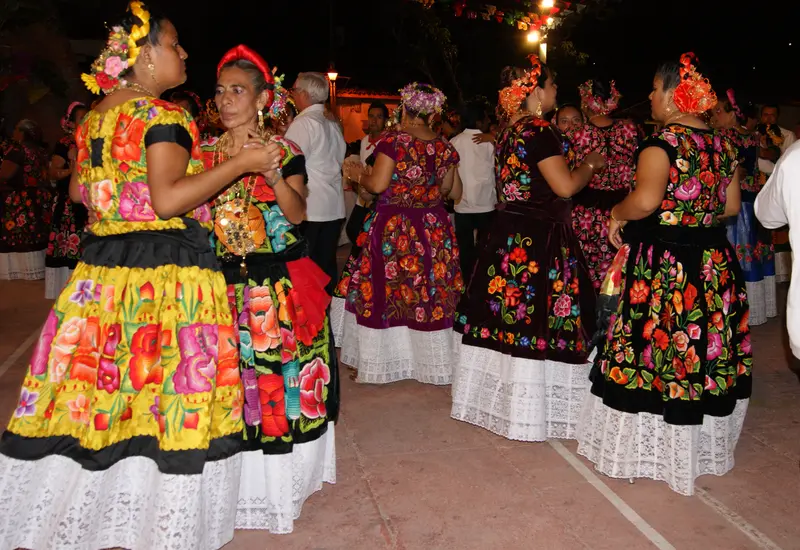 ¡Habrá fiesta grande! Presentan detalles de la Vela Sandunga y coronación de la reina.