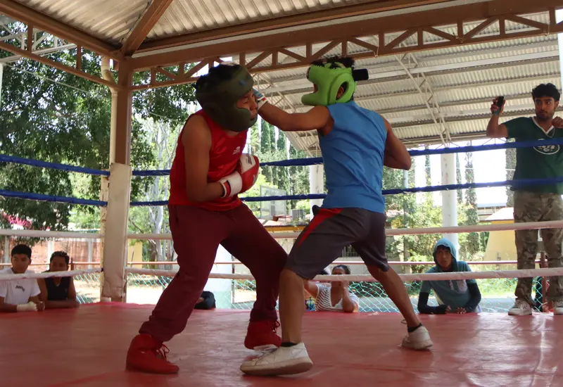 En Zaachila, boxeadores oaxaqueños intercambiaron golpes