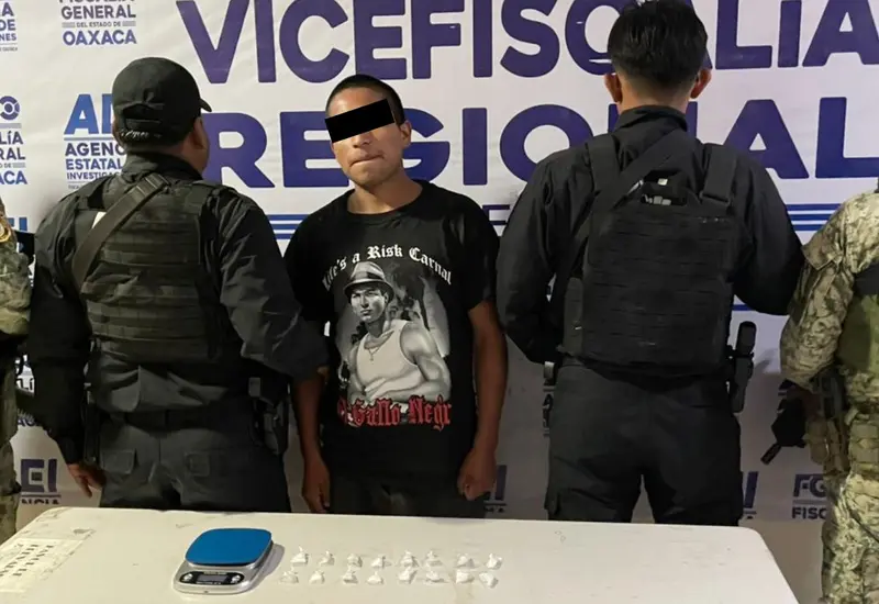 Uno de los detenidos en la Villa de Zaachila por delitos contra la salud.