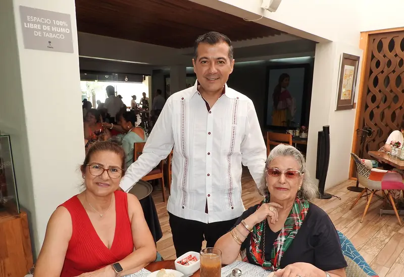 Pilar Rodas de Moreno, Luis Alfonso Silva Romo y Maricela Romo Padilla.