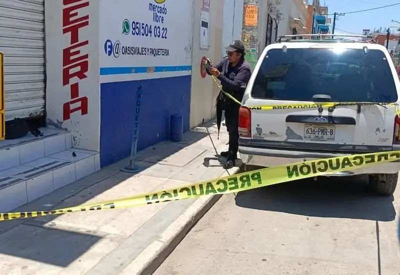 Ladrón escapa en sentido contrario y provoca accidente policial.