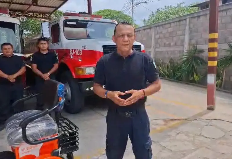 El triciclo eléctrico, valuado en 26 mil pesos, que es el premio principal de la tradicional rifa anual de los bomberos de Juchitán.