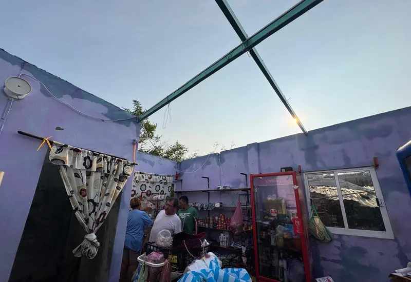 Una de las más de 120 casas en San Francisco Ixhuatán que sufrió desprendimiento de techo debido a una fuerte turbonada en la región.