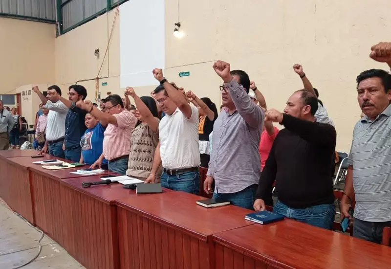 Se muestran las propuestas de aportación de 70, 80 o 100 pesos para la Guelaguetza Magisterial y Popular, puestas a consulta por la Sección 22.