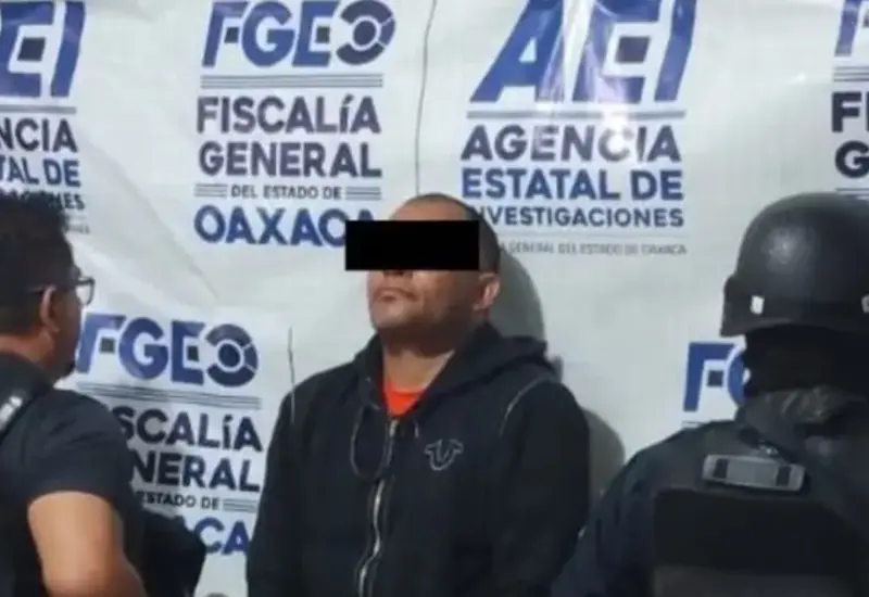 Imagen de la escena del crimen donde un hombre conocido como 'El Cholo' fue asesinado dentro de un bar en Matías Romero, Oaxaca.