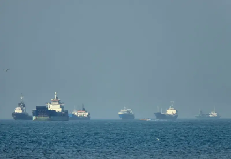 Una embarcación militar durante el incidente naval entre Estados Unidos e Irán en el Estrecho de Ormuz, un corredor clave para el comercio energético.