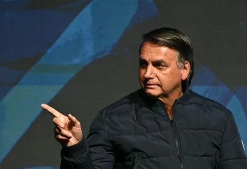 El expresidente de Brasil, Jair Bolsonaro, quien actualmente cumple su condena bajo la modalidad de arresto domiciliario por una decisión judicial.