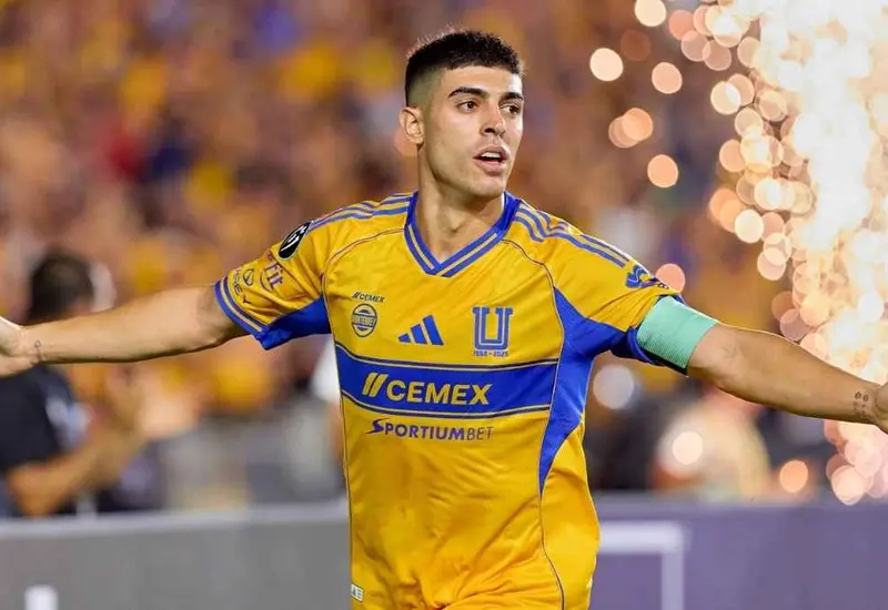 Juan Brunetta, futbolista de Tigres, celebra el gol de la victoria contra Nashville en el estadio El Volcán, asegurando el pase a la Final.