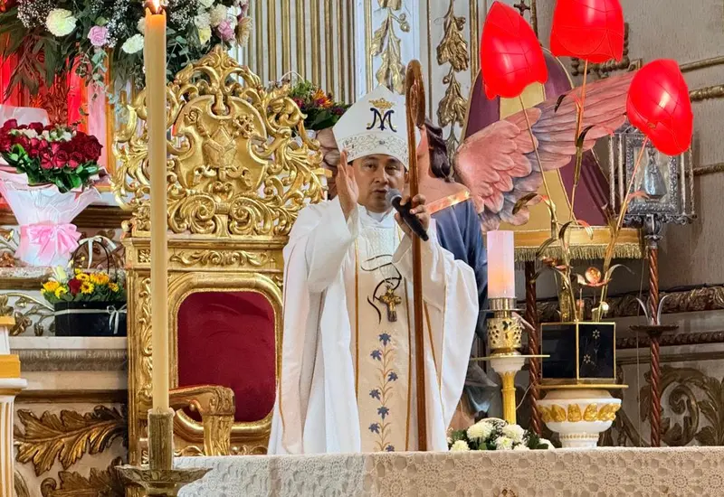 El obispo auxiliar, referido como el mitrado, destaca la invaluable fuerza moral y espiritual de las madres para una sociedad humana y compasiva.