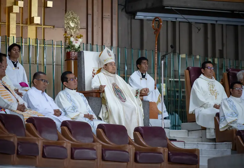 El prelado Tut Tún pide fortalecer la respuesta de los jóvenes al llamado religioso, mientras encomienda a los más pobres a la Virgen de Guadalupe.