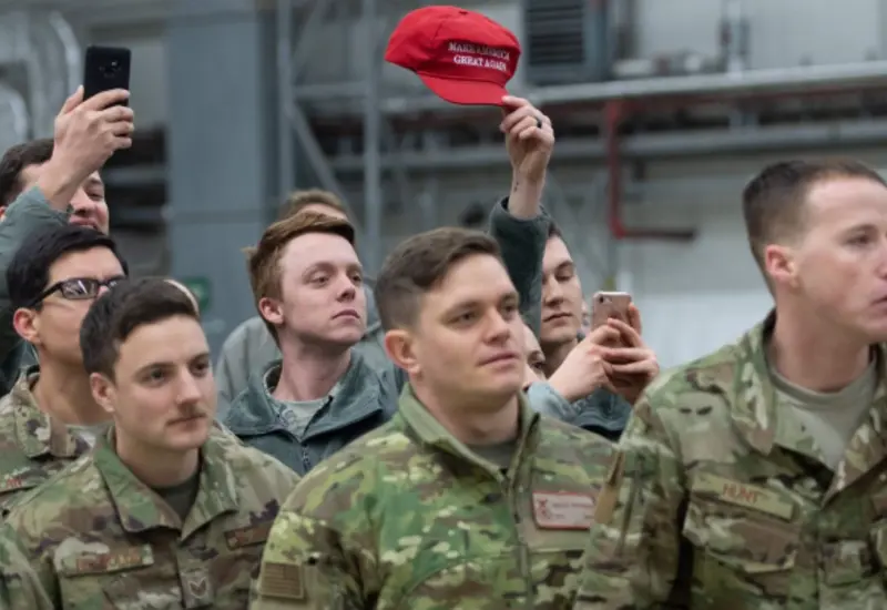 Tropas de Estados Unidos en una base de Alemania, cuya retirada afectará a 12 mil personas y causará un impacto económico negativo.