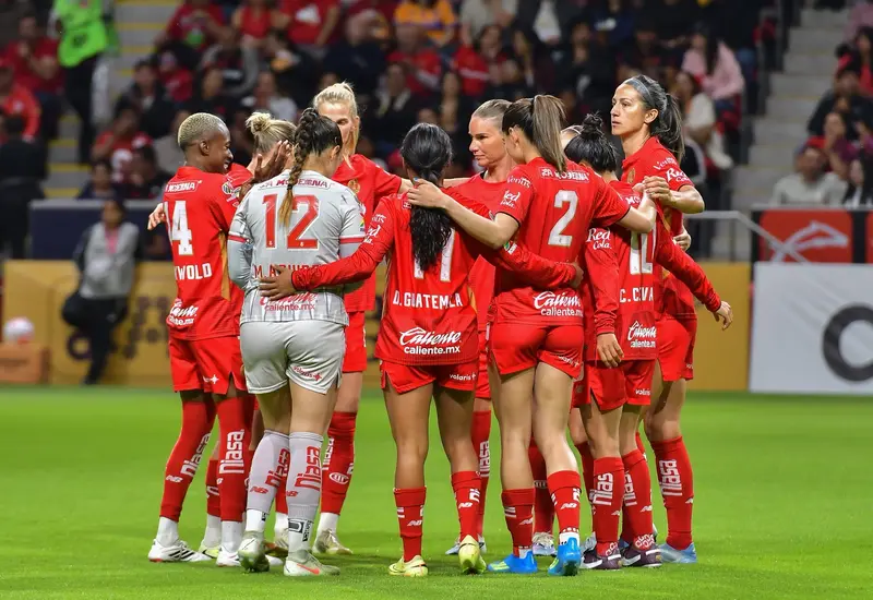 El equipo de Toluca Femenil se prepara para enfrentar al América Femenil en el partido de semifinales de la Liga MX Femenil.