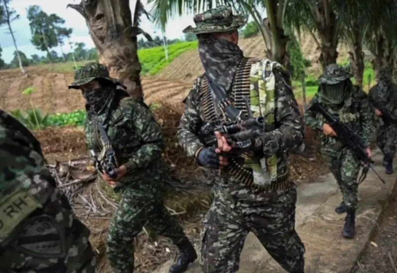Imagen del enfrentamiento entre grupos armados en la Amazonía colombiana, un violento choque que dejó un saldo de al menos 48 fallecidos.